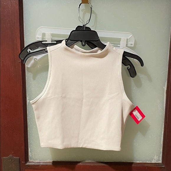 SPANX Tops - Spanx contour rib mock neck crop top in light cloudy gray